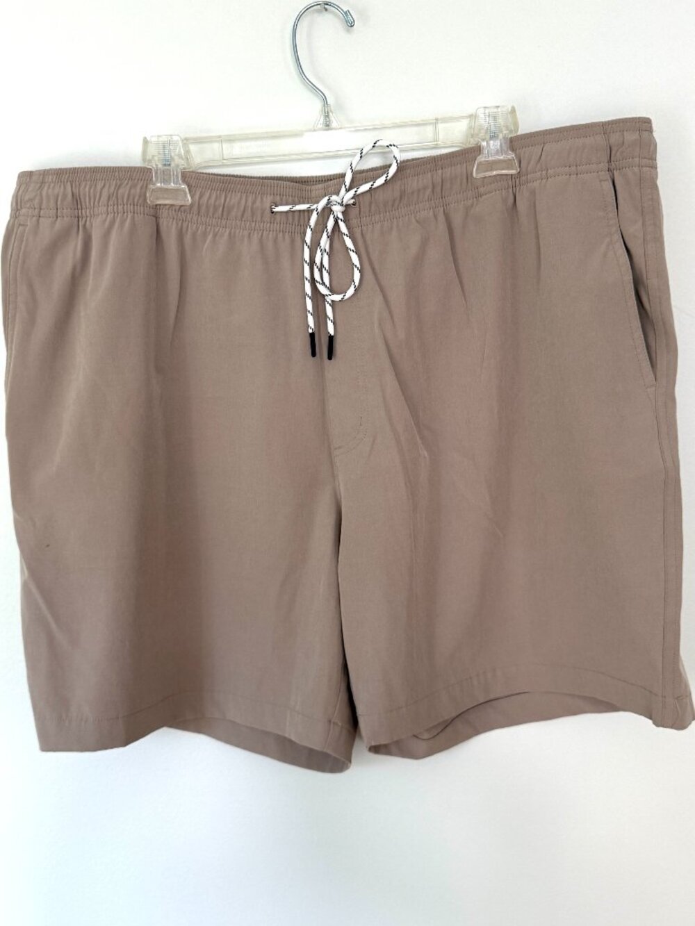 Vineyard vines 6" inseam Athletic Performance shorts